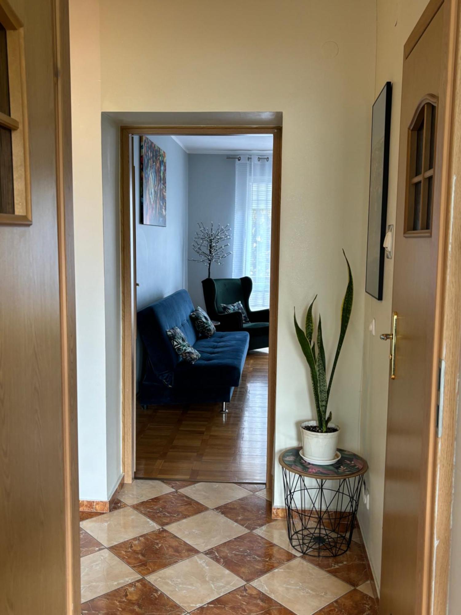 18 Apartment