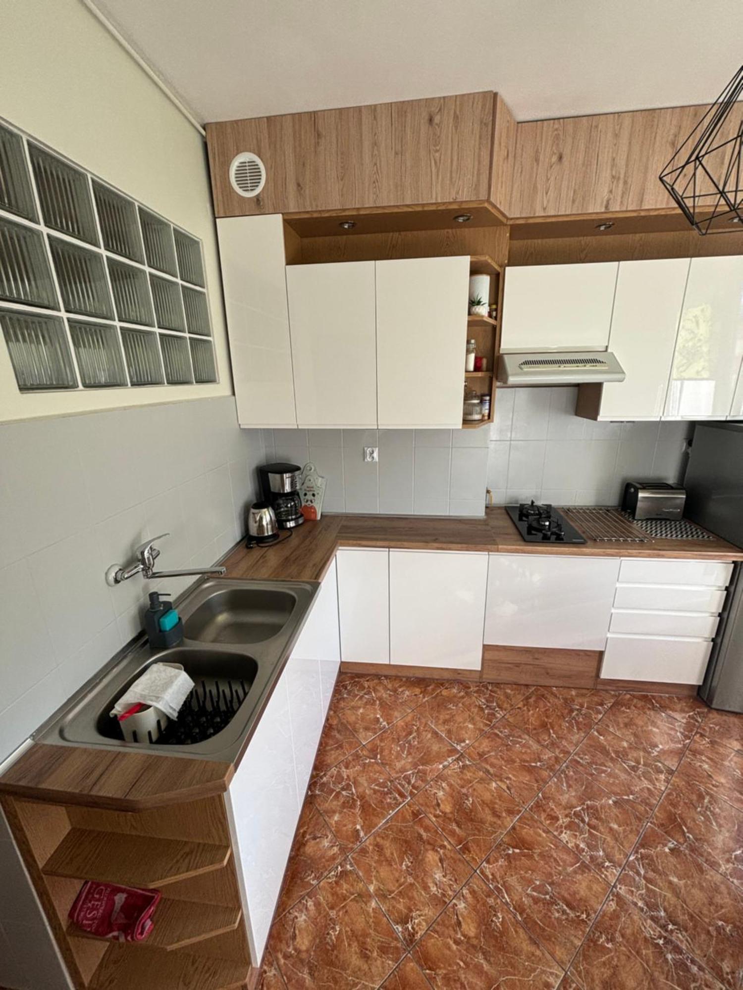 Apartment 18 *